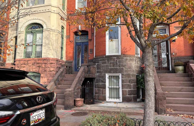 830 D ST SE - 830 D Street Southeast, Washington, DC 20003