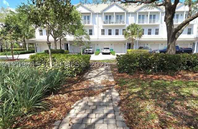 6841 Lakeside Cir N Gallery 3
