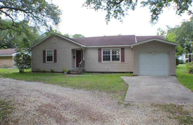 Cute house for rent! - 142 West Oak Lane, Lake Charles, LA 70605