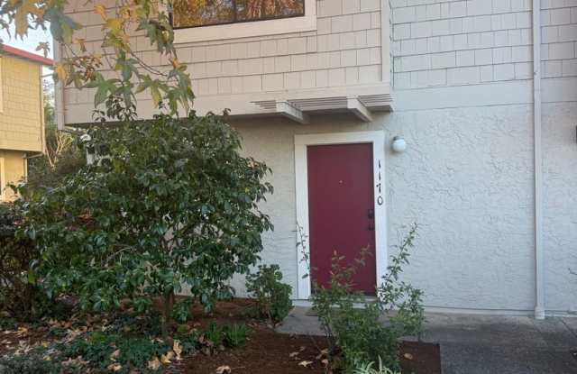 Upgraded Townhome For Rent in Central Live Oak Location photos photos Upgraded Townhome For Rent in Central Live Oak Location photos photos