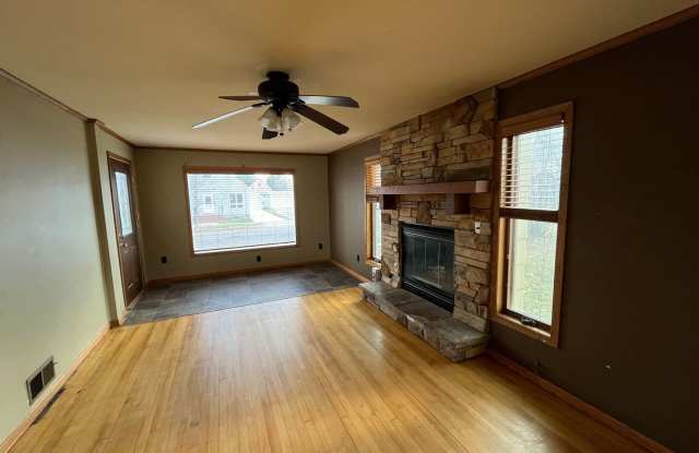 3 Bed 1 Bath Single Family Home in Wausau photos photos