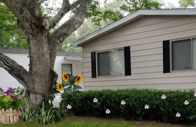 Livingston MHP - 15884 Martha Circle, Lutz, FL 33549