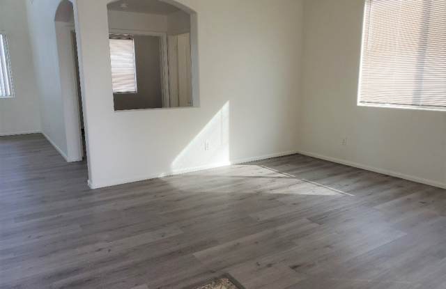 8201 S 45th Ln Gallery 3