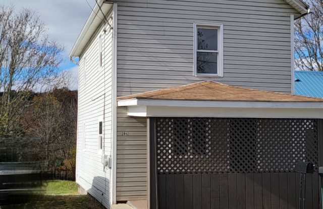2-3 bedroom home! Only $825.00 plus utilities photos photos