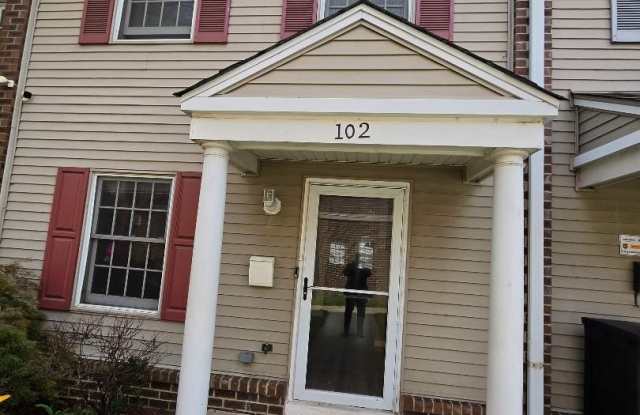 102 ROYAL COURT Lane N Gallery 1