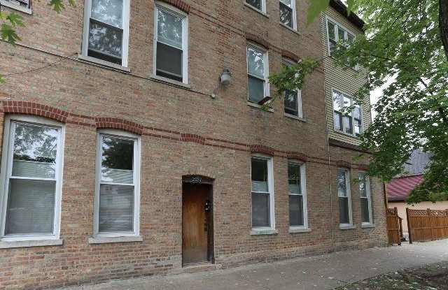 2055 Roscoe Gallery 1