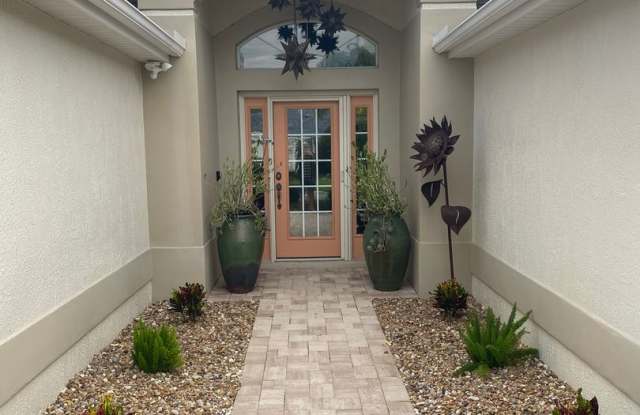 Exquisite Upscale - Turnkey, 3 bed + 2 1/2 Bath + Office ANNUAL LEASE on a Golf Course in The Village of Winifred Gallery 3