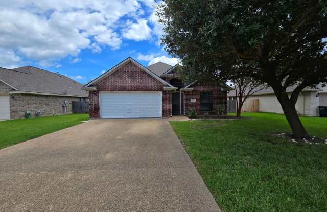 College Station - Large 4 bedrooms / 2.5 baths with garage and fenced yard!! Gallery 3
