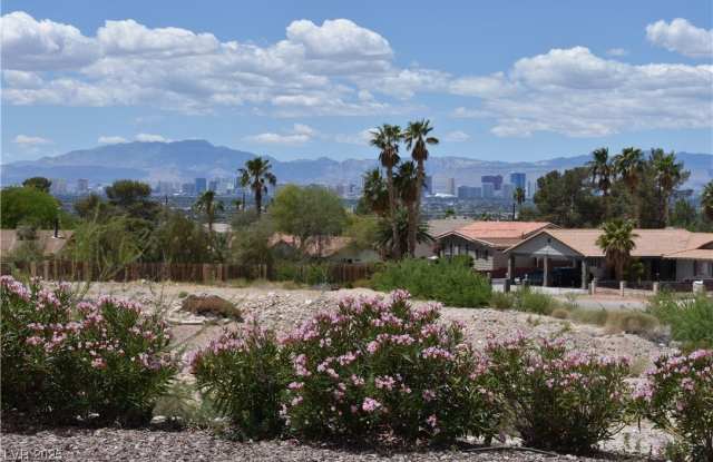 6889 Beverly Glen Avenue photos photos