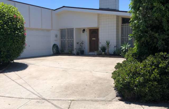 Spacious Single Story 4 bed 2 bath home in Serra Mesa w/2 car garage Gallery 1