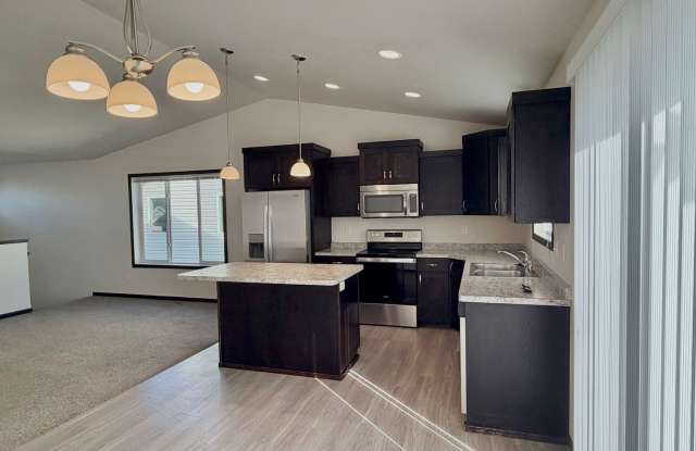 4 Bed 3 Bath Single Family Home Gallery 3