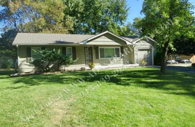 Beautiful 3 Bed/1 Bath Home in KCMO-Available in AUGUST!! photos photos