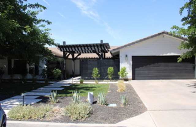 4 Bedroom Home in Bloomington-Pets Negotiables Gallery 4