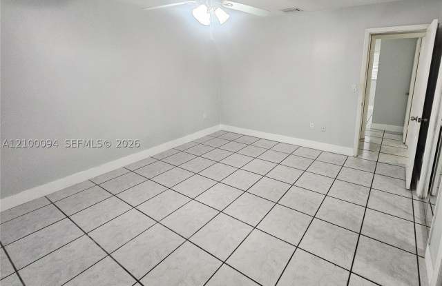 3501 SW 12 ST Gallery 4