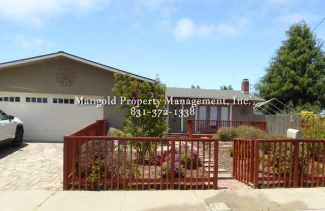 3-Bed/2-Bath Home with Fireplace, Garage & Large Fenced Yard photos photos 3-Bed/2-Bath Home with Fireplace, Garage & Large Fenced Yard photos photos