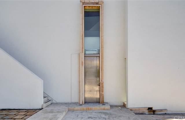 1420 The Strand Gallery 2