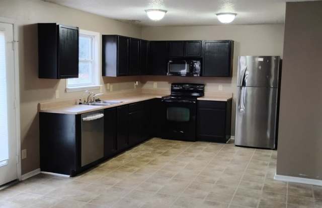3 Bd 2.5 Ba Townhome with attached garage Gallery 3