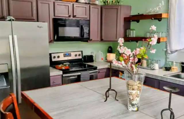 Charming 3BR House in Macon - Walk to Mercer Village and Tatnall Square Park! photos photos