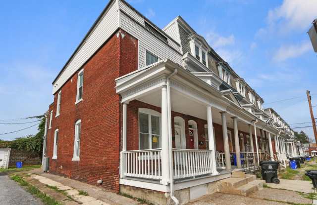 Available Now! Three Bed, One Bath in Uptown Harrisburg! - 610 Geary Street, Harrisburg, PA 17110