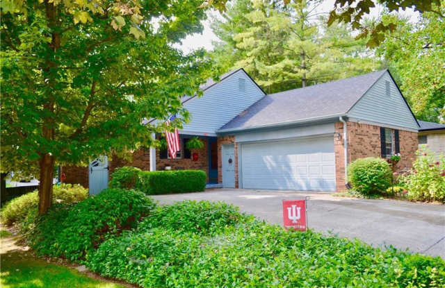 735 West Pine Street - 735 West Pine Street, Zionsville, IN 46077