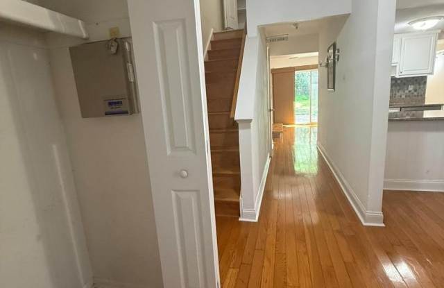 1080 PENDLETON CT Gallery 4