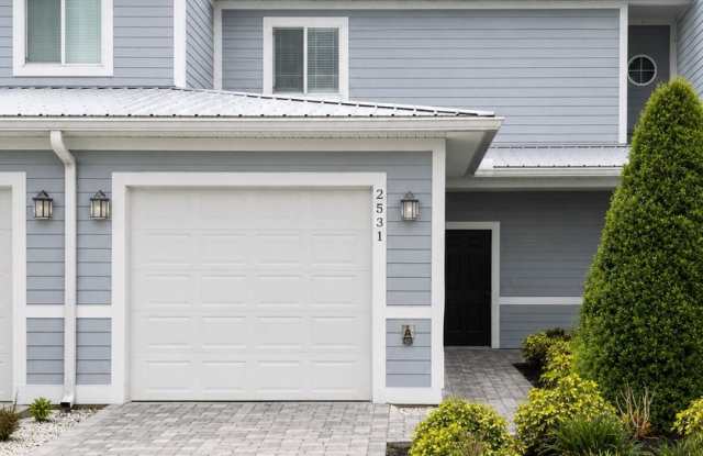Stylish 2-Bedroom Townhome in Winter Haven | Modern Comfort, Prime Location & Move-In Ready! photos photos