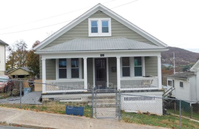 415 Marquis St - 415 Marquis Street, Staunton, VA 24401