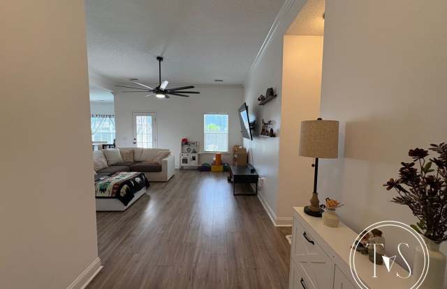 76 Abode Ave Gallery 4