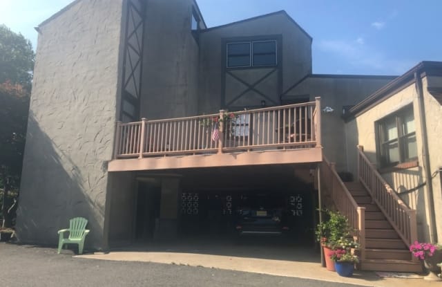 547 VALLEY RD - 547 Valley Rd, Upper Montclair, NJ 07043