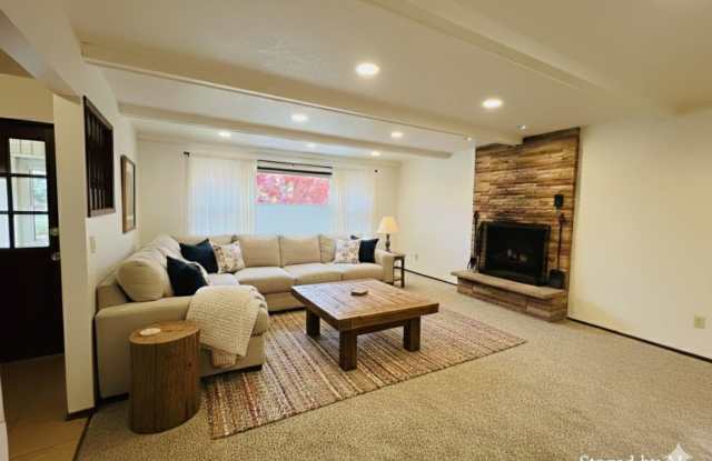 Charming One-Level Home in Garden Home — Near Washington Square  Trader Joe’s! Landscaping Included + Half Off First Month’s Rent! photos photos