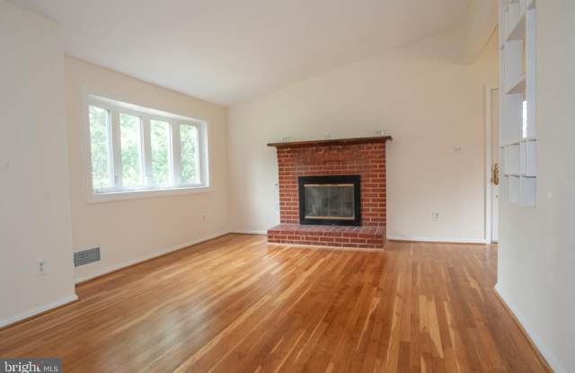 6331 COLETTE DR Gallery 4