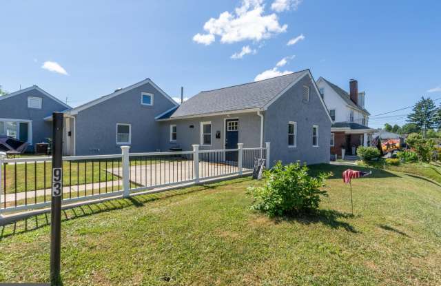 93 S SPROUL ROAD - 93 South Sproul Road, Broomall, PA 19008