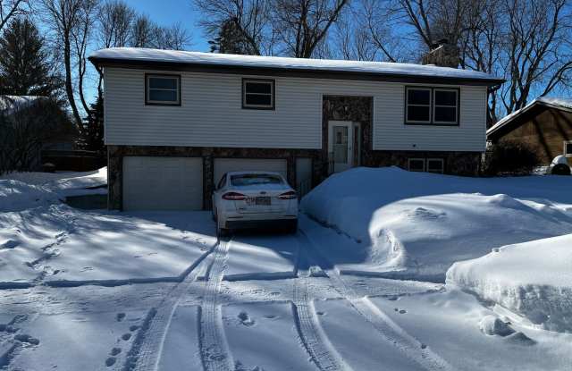 3 Bed/3 Bath with Fenced in Yard! photos photos