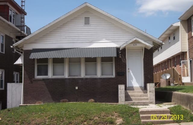 424 W Adams St - 424 West Adams Street, Macomb, IL 61455