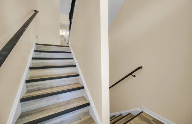 1476 Manning Avenue Gallery 2