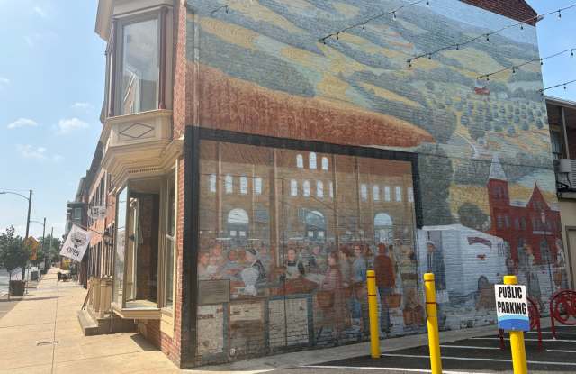 1-2 Bedroom 3rd Floor Apartment Across from Central Market in Downtown York photos photos