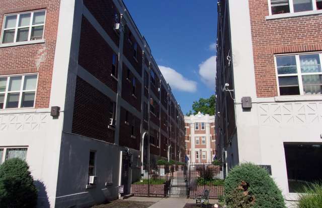 Apartments at 400 Elmwood photos photos