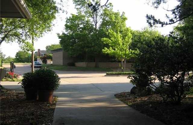 6325 Glenbrook Ct Court Gallery 3
