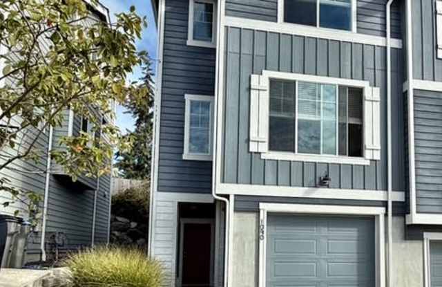 1090 NW Dragonstone Street - 1 Gallery 2