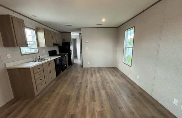 28 N Lakeside Gallery 2
