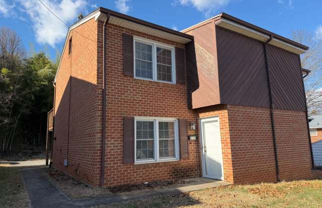 Roanoke Duplex - 3814 Plantation Road Northeast, Roanoke, VA 24012