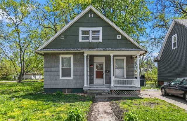 Three bedroom house large basement Gallery 3
