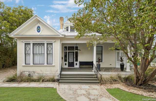 HISTORIC CHARM IN KING WILLIAM photos photos