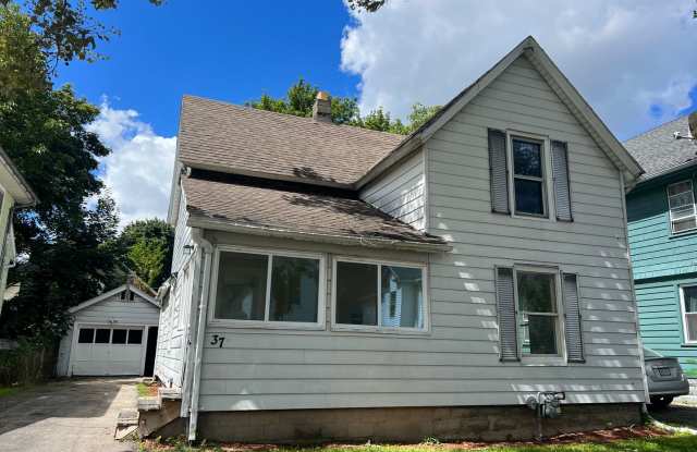 1st FL BEDROOMS, 1ST FL LAUNDRY. MOVE-IN READY !!! photos photos