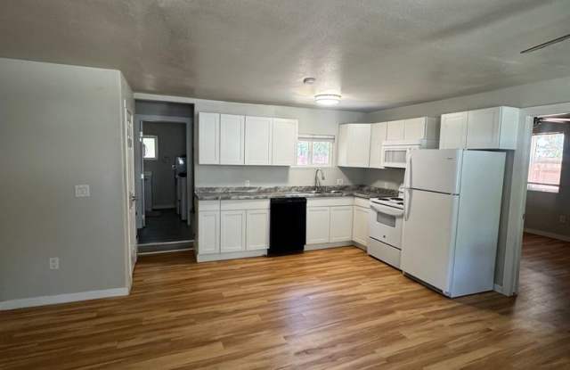 3 BED 2 BATH IN REDDING photos photos
