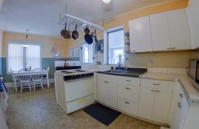 3D Tour Available - Stand Alone House + Attached Garage + Pet Friendly! Available April 22nd! photos photos