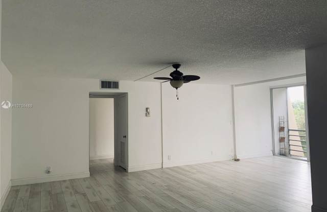 922 NE 199th St Gallery 3