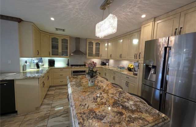 7824 Emerald Harbor Court Gallery 2