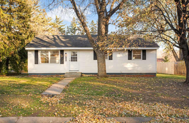 Nicely Remodeled 4bd 2ba rambler style home Maple Grove $2,699.00/mo photos photos