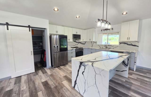 MODERN 4BR/3BA HOME | ATTACHED GARAGE, GATED 1 ACRE & QUARTZ KITCHEN Gallery 1